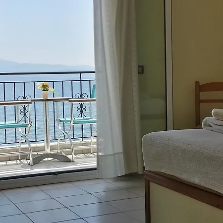 Hotel Artemis Amarynthos