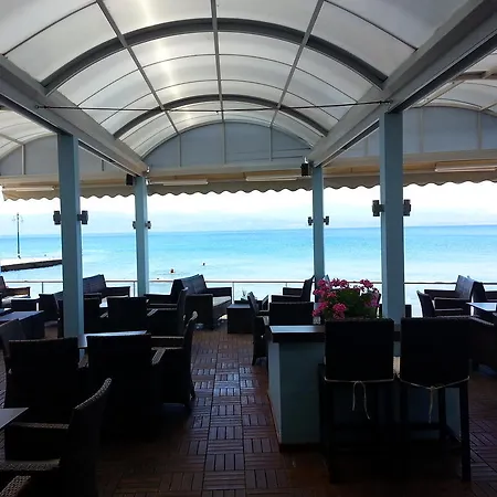 Otel Artemis 2*