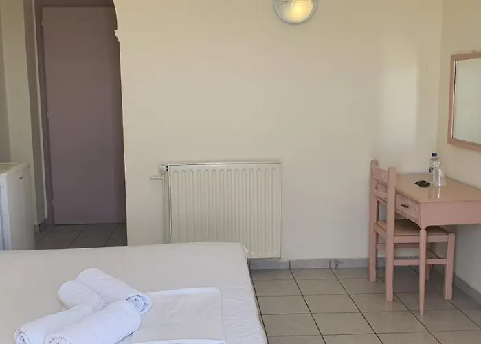 Hotel Artemis Amarynthos